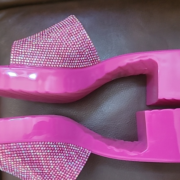 New Fuschia Pink Sandals - Picture 5 of 5